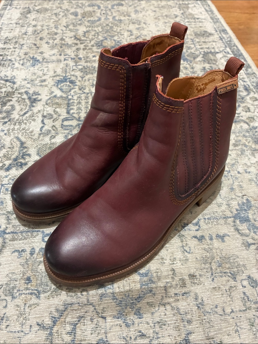 Pikolinos women’s leather Boot in Burgundy - size 38 (US 8)